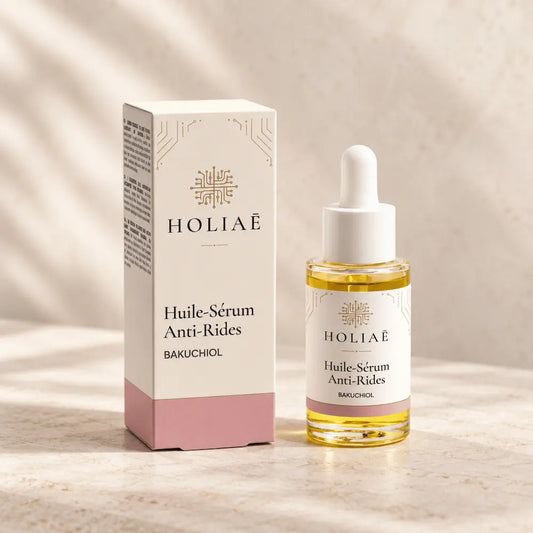 Sérum Bakuchiol Anti-Rides HOLIAĒ avec flacon et étui sur fond ivoire