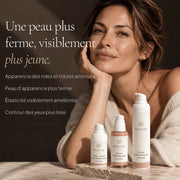 Femme avec les soins aux peptides HOLIAĒ pour rides, ridules et fermeté du visage et du regard