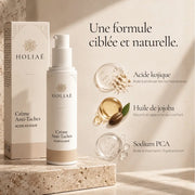 Crème Anti-Taches HOLIAĒ avec acide kojique, bétaïne et vitamines C et E présentés autour du produit