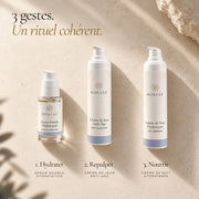 Sérum acide hyaluronique, crème de jour et crème de nuit HOLIAĒ présentés dans le rituel hydratation