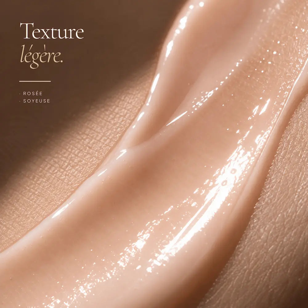 Texture légère du Sérum Raffermissant aux Peptides HOLIAĒ en macro