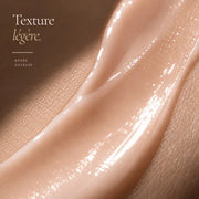 Texture légère du Sérum Raffermissant aux Peptides HOLIAĒ en macro
