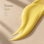 Texture légère du Sérum Vitamine C Éclat & Antioxydant HOLIAĒ en macro