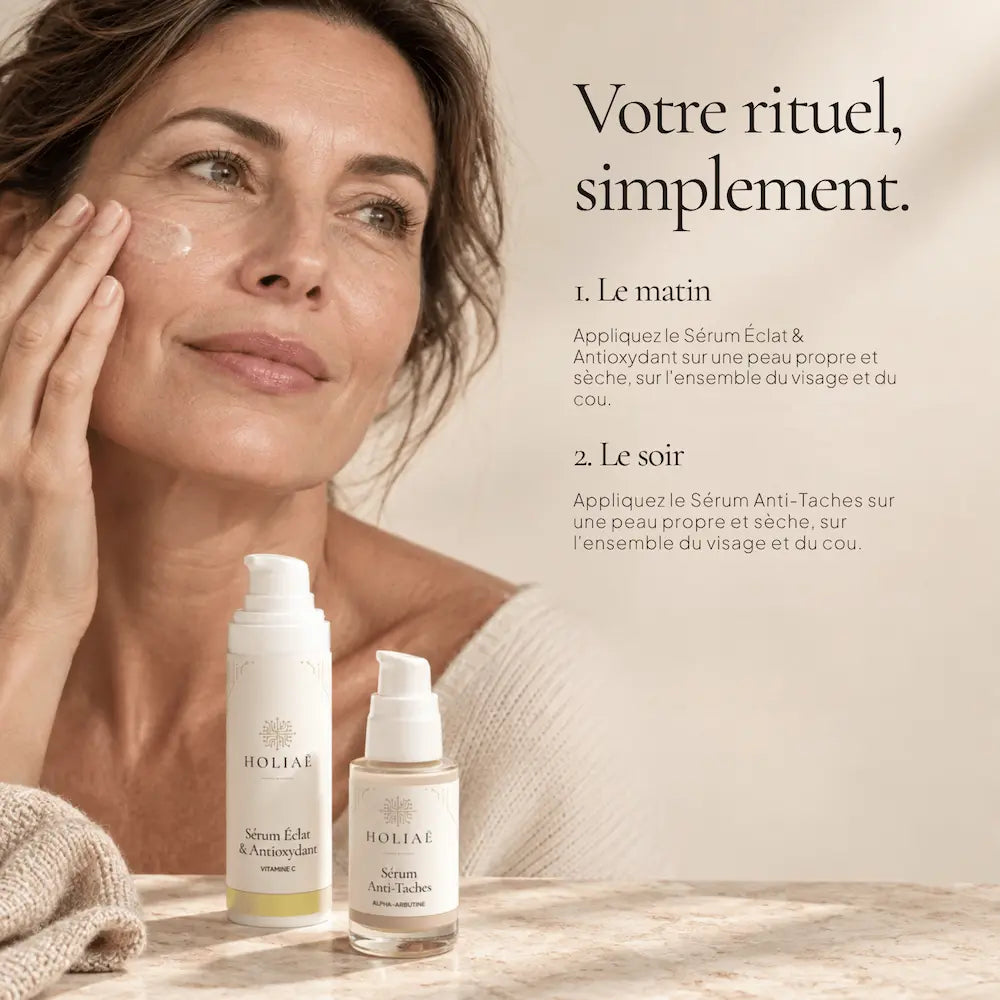 Application des sérums du Coffret Anti-Taches Essentiels HOLIAĒ sur le visage