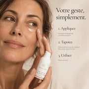 Application de la Crème Contour des Yeux Raffermissante aux Peptides HOLIAĒ sous l’œil