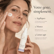 Application de la Crème de Nuit Apaisante Peaux Sensibles HOLIAĒ sur le visage le soir
