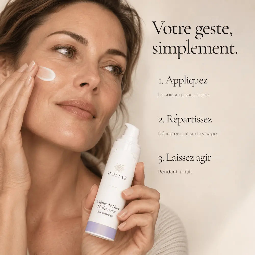 Application de la Crème de Nuit Visage aux Céramides HOLIAĒ sur le visage le soir