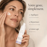 Application de la Crème de Nuit Visage aux Céramides HOLIAĒ sur le visage le soir