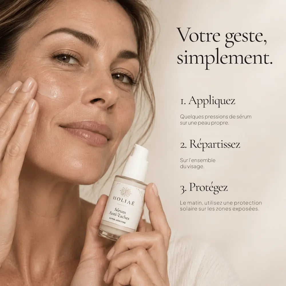Application du Sérum Anti-Taches à l’Alpha-Arbutine HOLIAĒ sur le visage