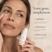 Application par tapotements du Sérum Contour des Yeux Anti-Rides Rétinol-Like HOLIAĒ