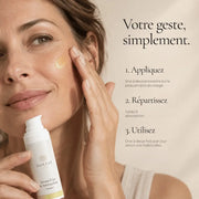 Application du Sérum Vitamine C Éclat & Antioxydant HOLIAĒ sur le visage