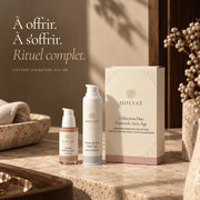 Coffret Anti-Âge Essentiels HOLIAĒ présenté comme cadeau avec coffret signature