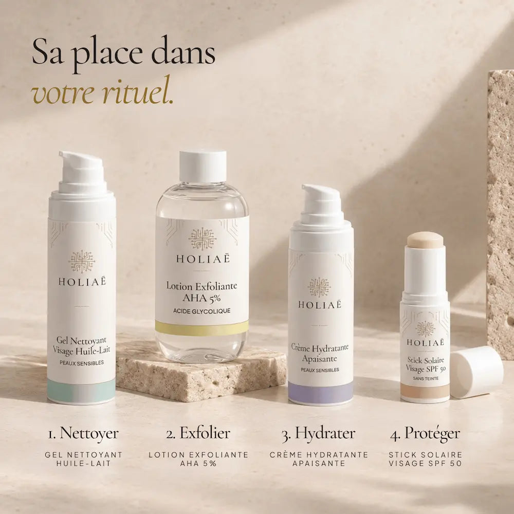 Lotion Exfoliante AHA 5 % HOLIAĒ présentée dans une routine du soir avant les soins hydratants