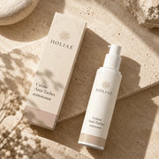 Crème Anti-Taches à l’Acide Kojique HOLIAĒ en mise en scène éditoriale sur travertin