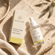 Peeling Visage AHA 10% à l’Acide Lactique HOLIAĒ en mise en scène éditoriale sur travertin