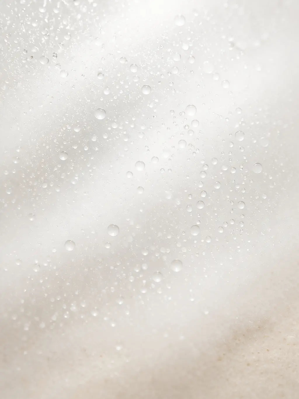 Texture légère brume hydratante visage effet frais et hydratation immédiate