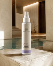 Brume Microbiome Hydratante & Rééquilibrante HOLIAĒ dans une mise en scène spa