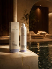Crème de Nuit Hydratante aux Céramides HOLIAĒ dans une mise en scène spa