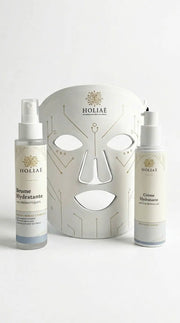 Cure LED ciblée hydratante combinant masque LED et soins essentiels pour restaurer le confort et l’équilibre de la peau.