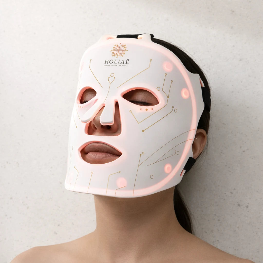 Masque LED visage en utilisation avec lumière rouge pour lisser et illuminer la peau