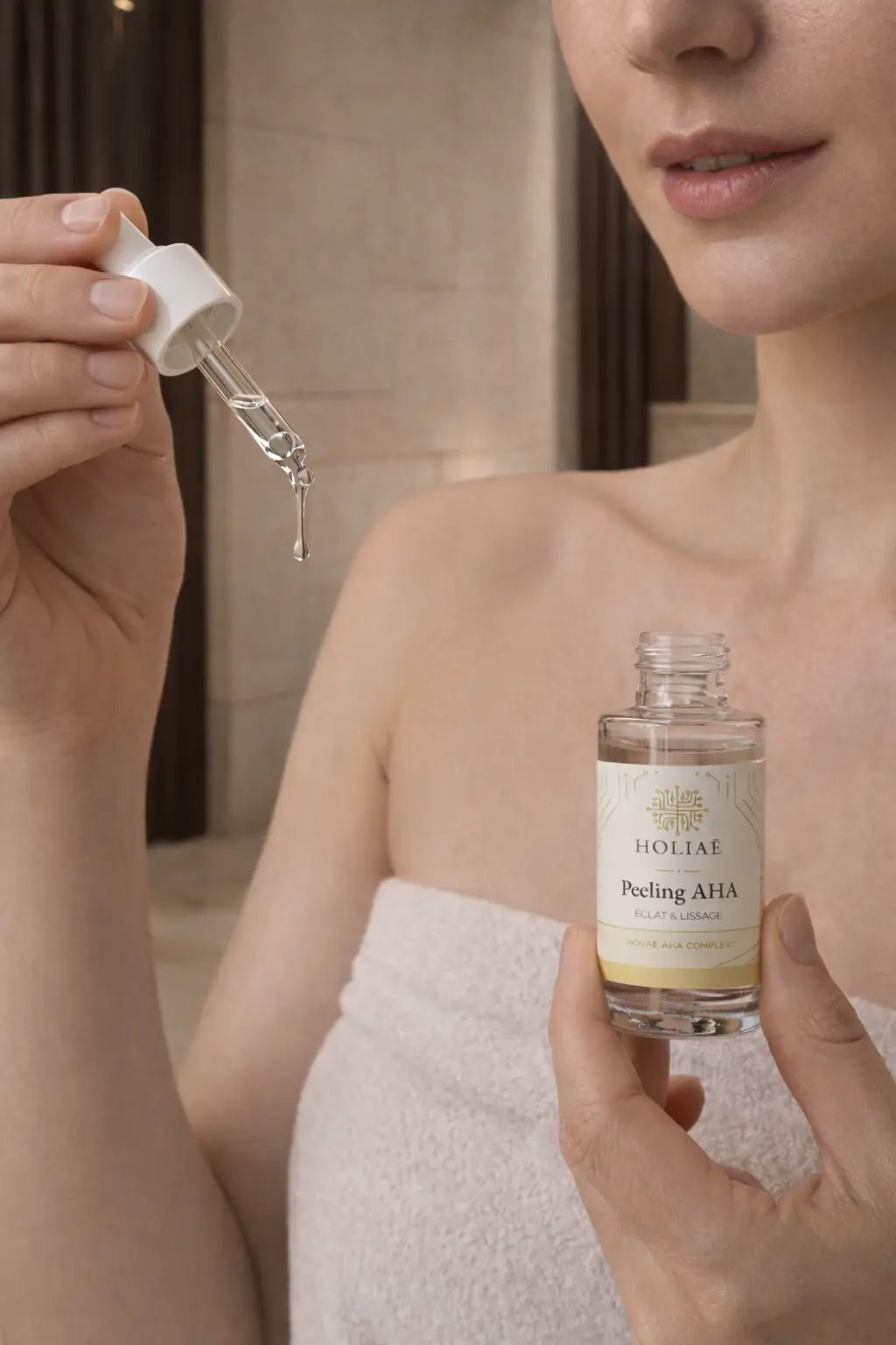 Application peeling AHA sur le visage avec pipette soin exfoliant