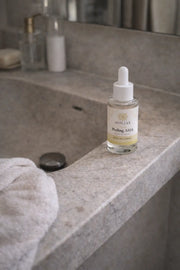 Peeling AHA soin visage dans salle de bain routine skincare