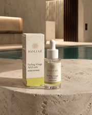 Peeling Visage AHA 10% à l’Acide Lactique HOLIAĒ dans une mise en scène spa