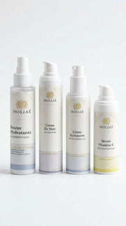 Routine skincare structurée pour raviver l’éclat et lutter contre le teint terne, composée de soins visage complémentaires jour et nuit.