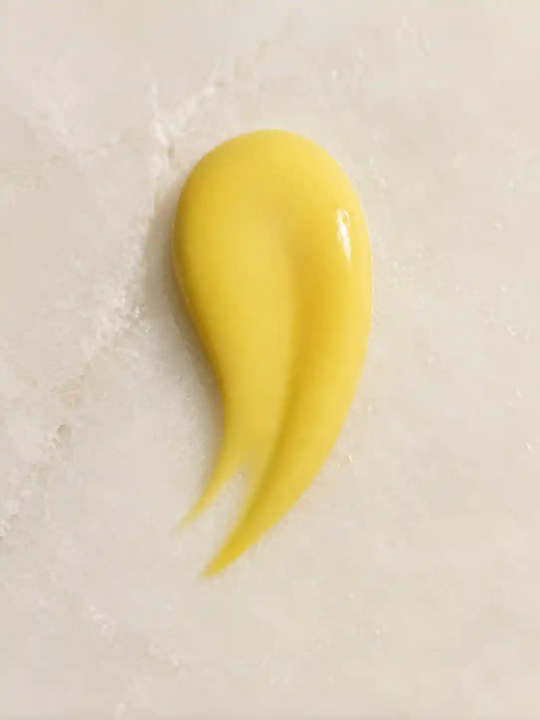 Sérum Vitamine C Éclat & Antioxydant HOLIAĒ – texture du soin