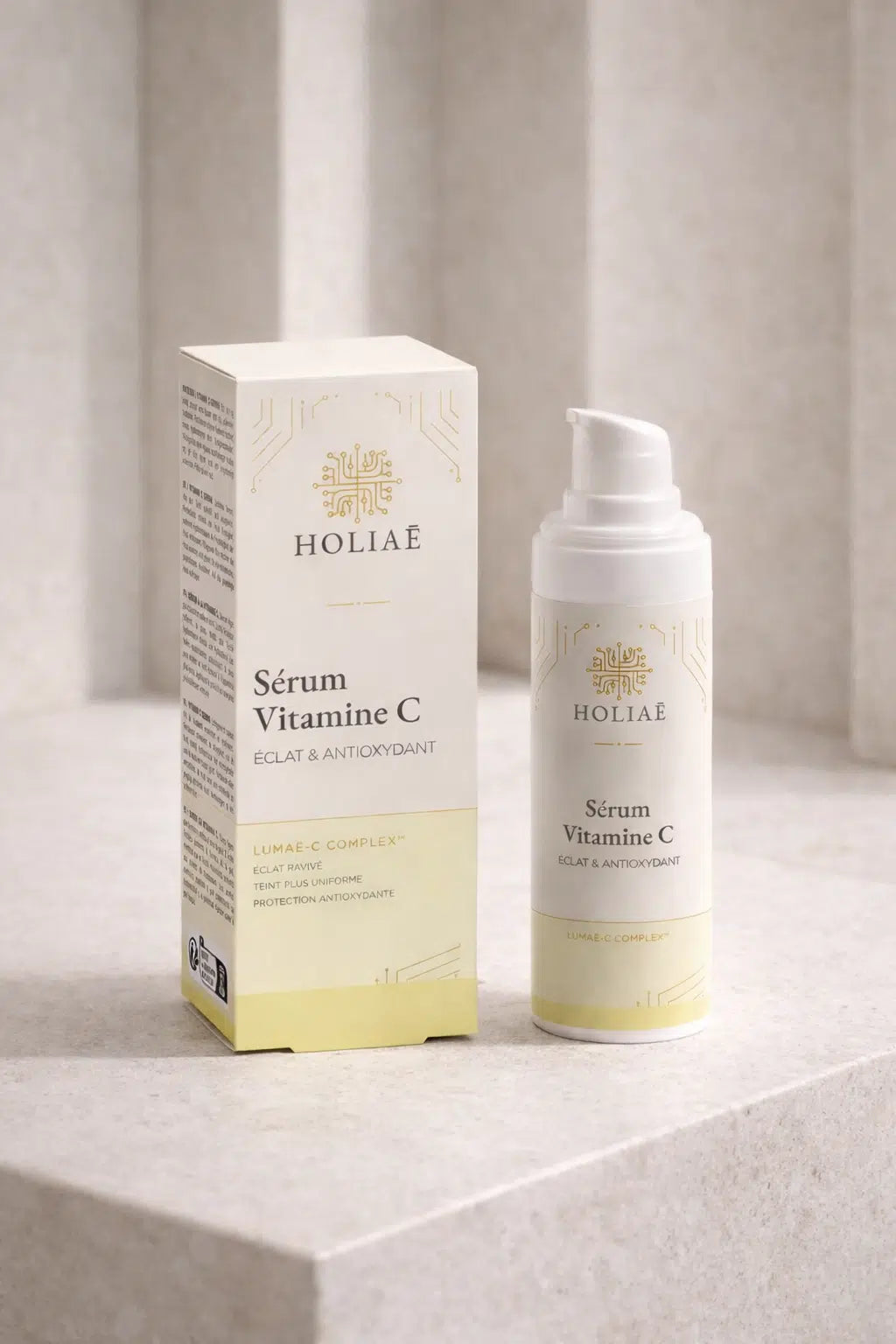 Sérum vitamine C Holiaē avec packaging luxe, soin visage éclat et protection antioxydante